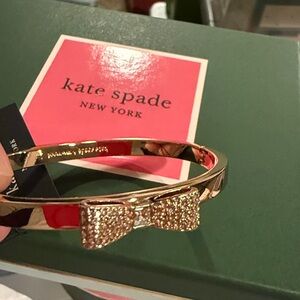 NWT! ♠️ kate spade bracelet/bangle in rose gold with pavé crystals bow